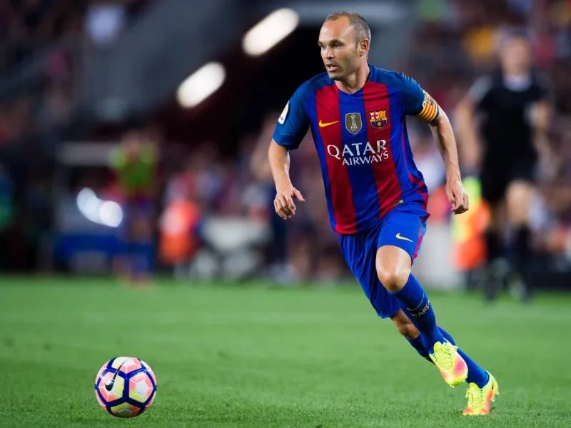 CM trong Bóng Đá Là Gì? Tìm Hiểu Vai Trò Tiền Vệ Trung Tâm 5 Andrés Iniesta – Nghệ Sĩ Sân Cỏ